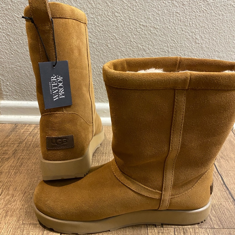 UGG SHORT LEATHER WEATHER BOOT NWOT